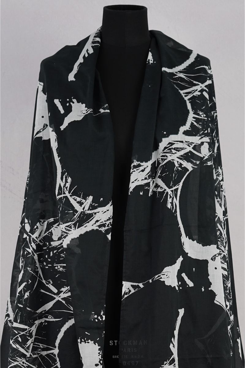 rundholz black label echarpe 2253601408 black off white abby maud face zoom 1 rundholz black label echarpe 2253601408 black off white abby maud face zoom 1