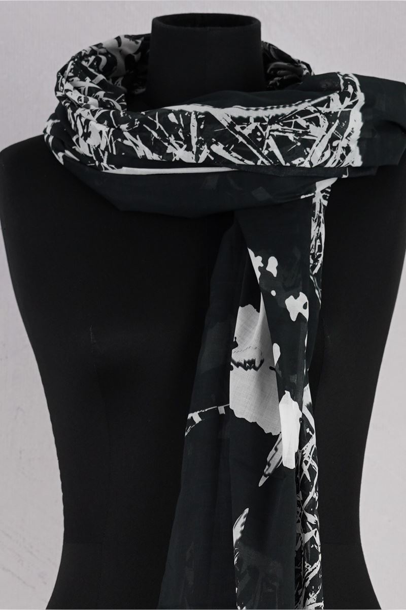 rundholz black label echarpe 2253601408 black off white abby maud face zoom rundholz black label echarpe 2253601408 black off white abby maud face zoom