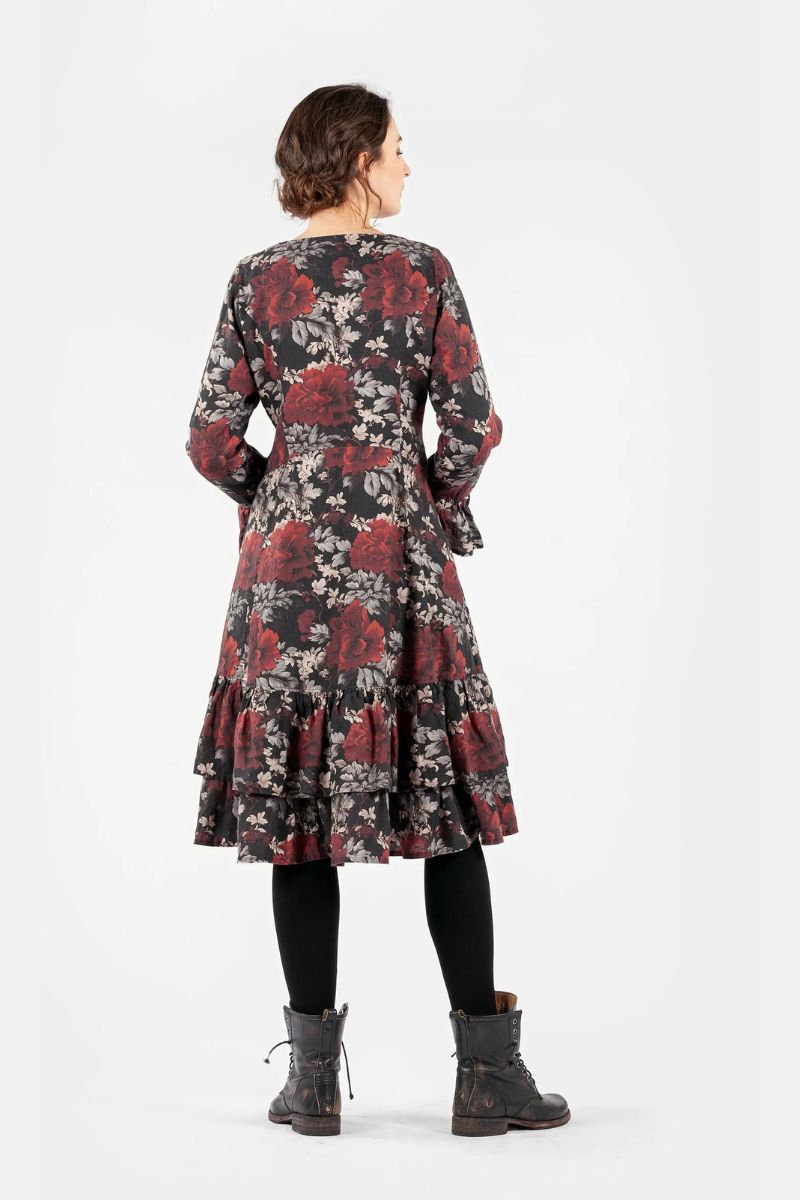 olars-ulla-robe-kant-flower-black-abby-maud-dos-lookbook olars ulla robe kant flower black abby maud dos lookbook