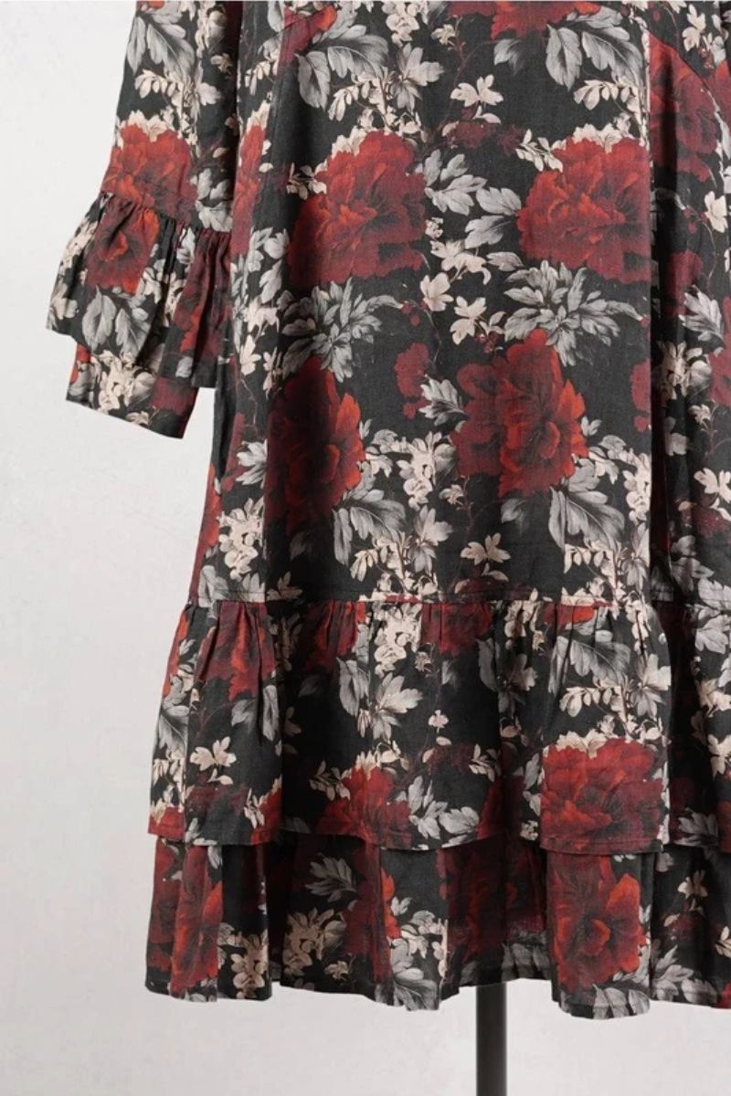 olars-ulla-robe-kant-flower-black-abby-maud-face-bas olars ulla robe kant flower black abby maud face bas