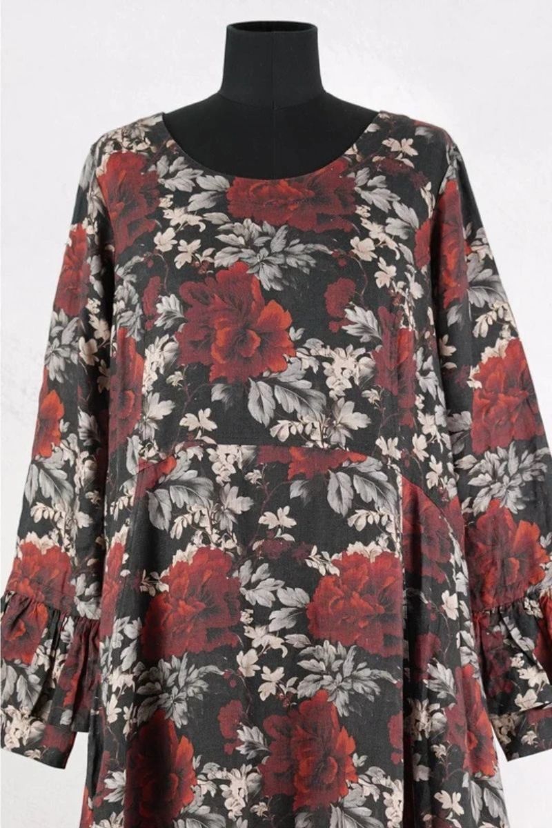olars-ulla-robe-kant-flower-black-abby-maud-face-zoom olars ulla robe kant flower black abby maud face zoom