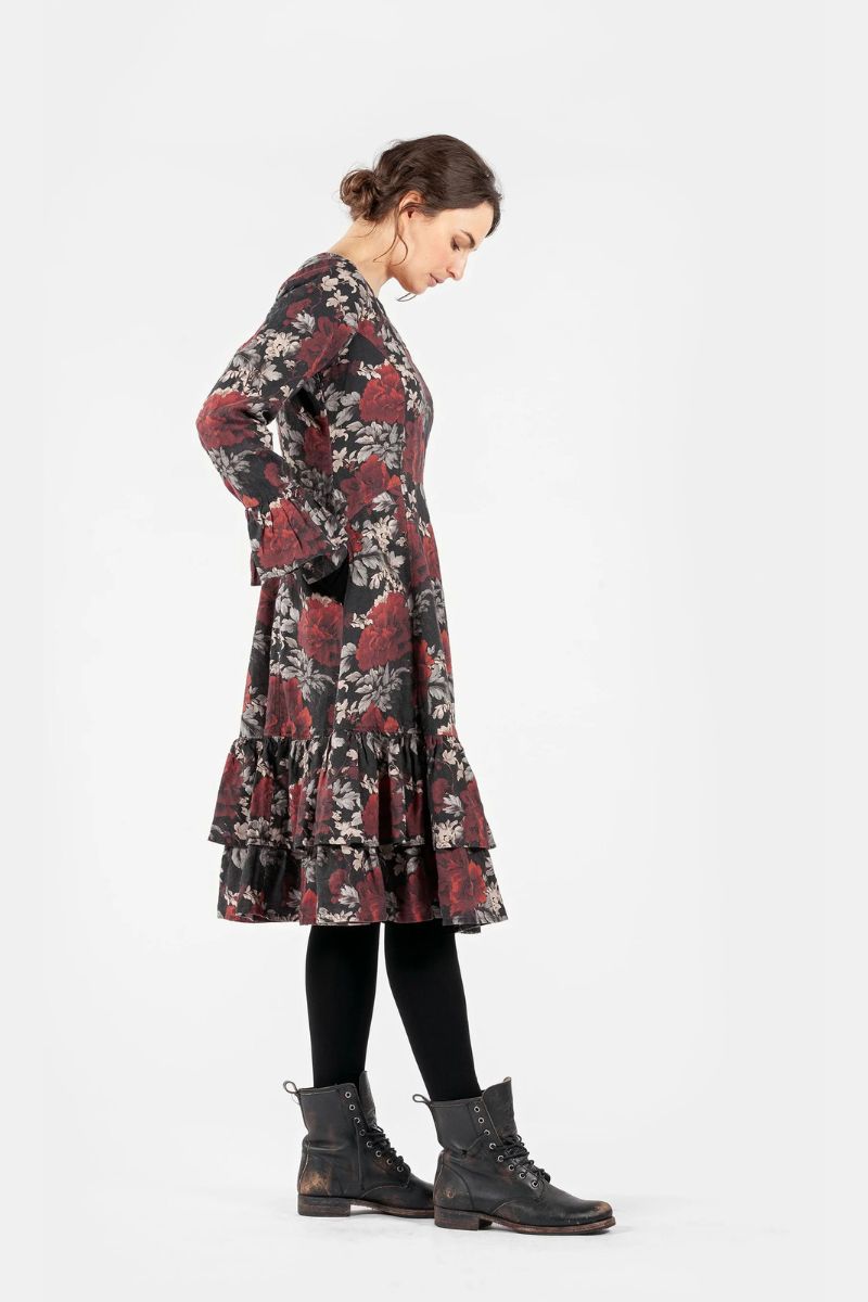 olars-ulla-robe-kant-flower-black-abby-maud-profil-lookbook olars ulla robe kant flower black abby maud profil lookbook