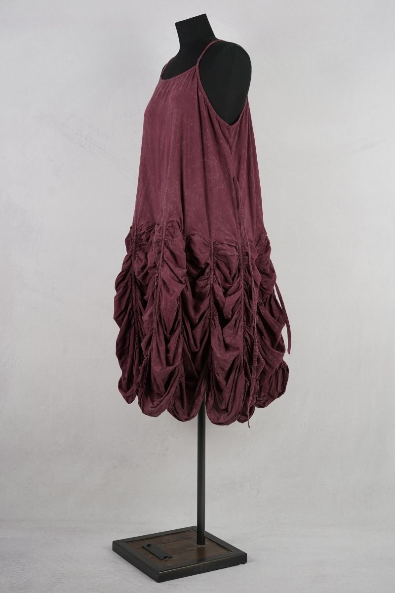 krista larson designs low rouched slip garnet enzyme abby maud profil pied