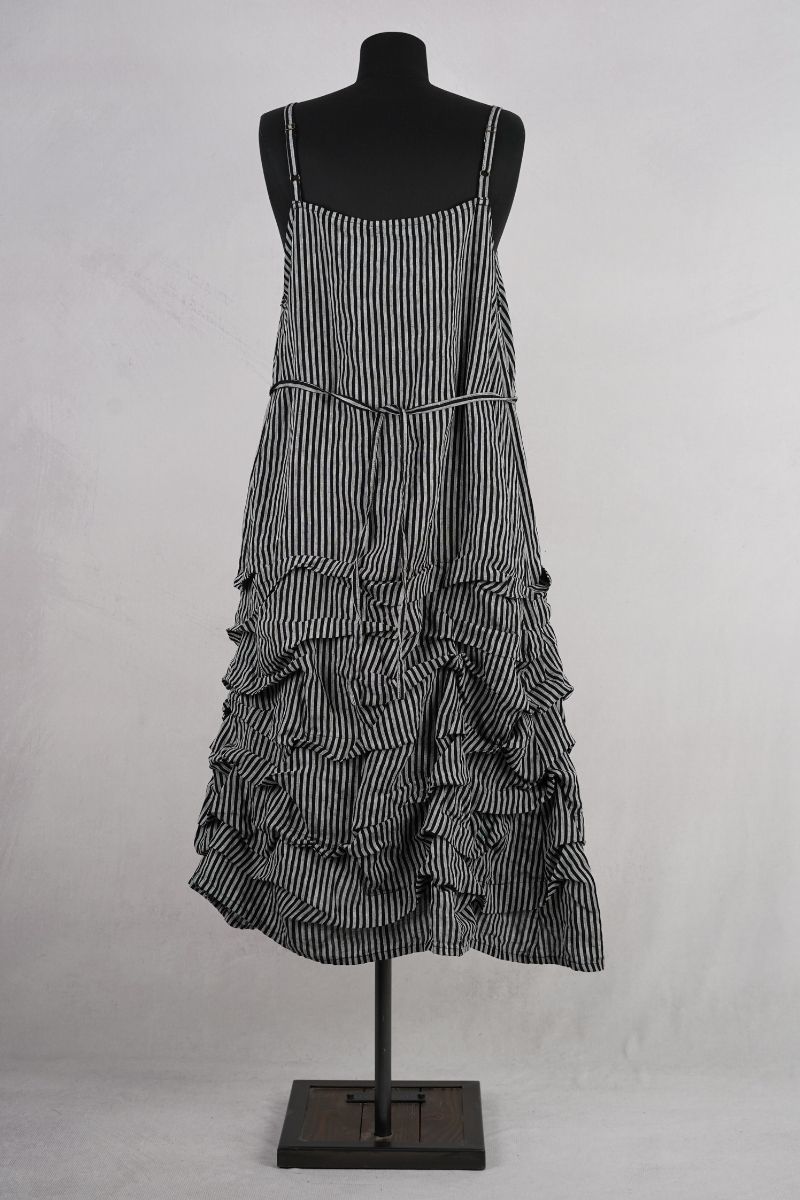 krista-larson-designs-tunnel-slip-black-dove-ash-abby-maud-dos-pied krista larson designs tunnel slip black dove ash abby maud dos pied