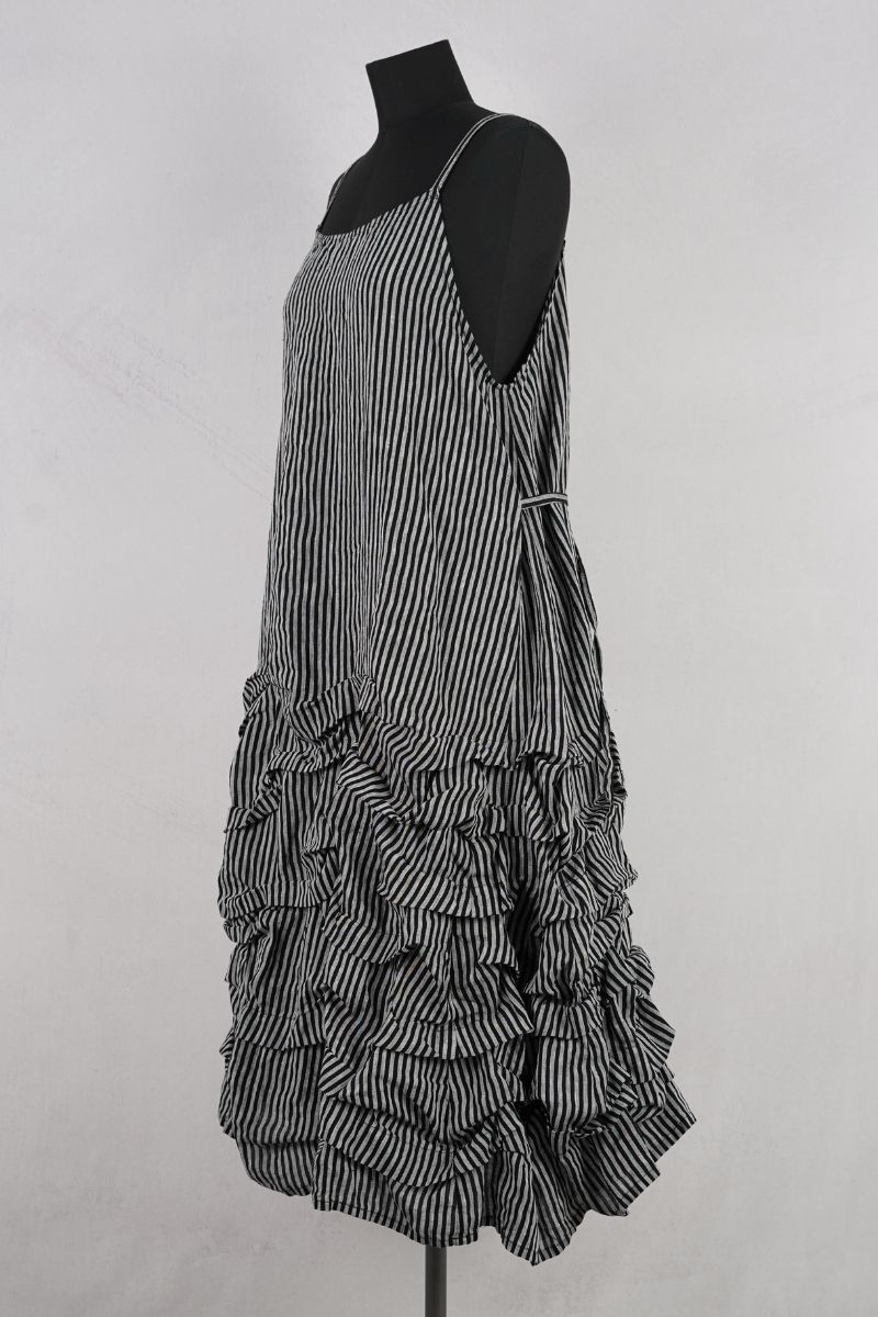 krista-larson-designs-tunnel-slip-black-dove-ash-abby-maud-profil krista larson designs tunnel slip black dove ash abby maud profil