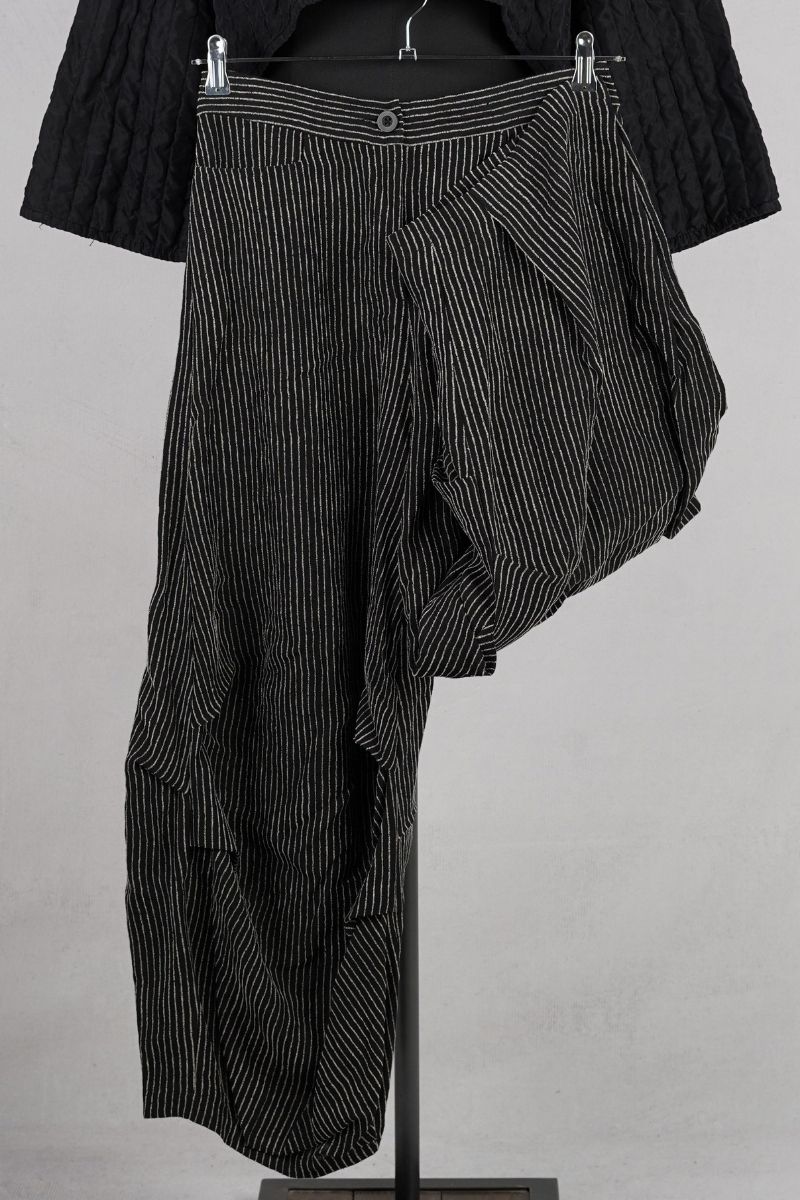 dogstar ember tuck pants black abby maud face jambe