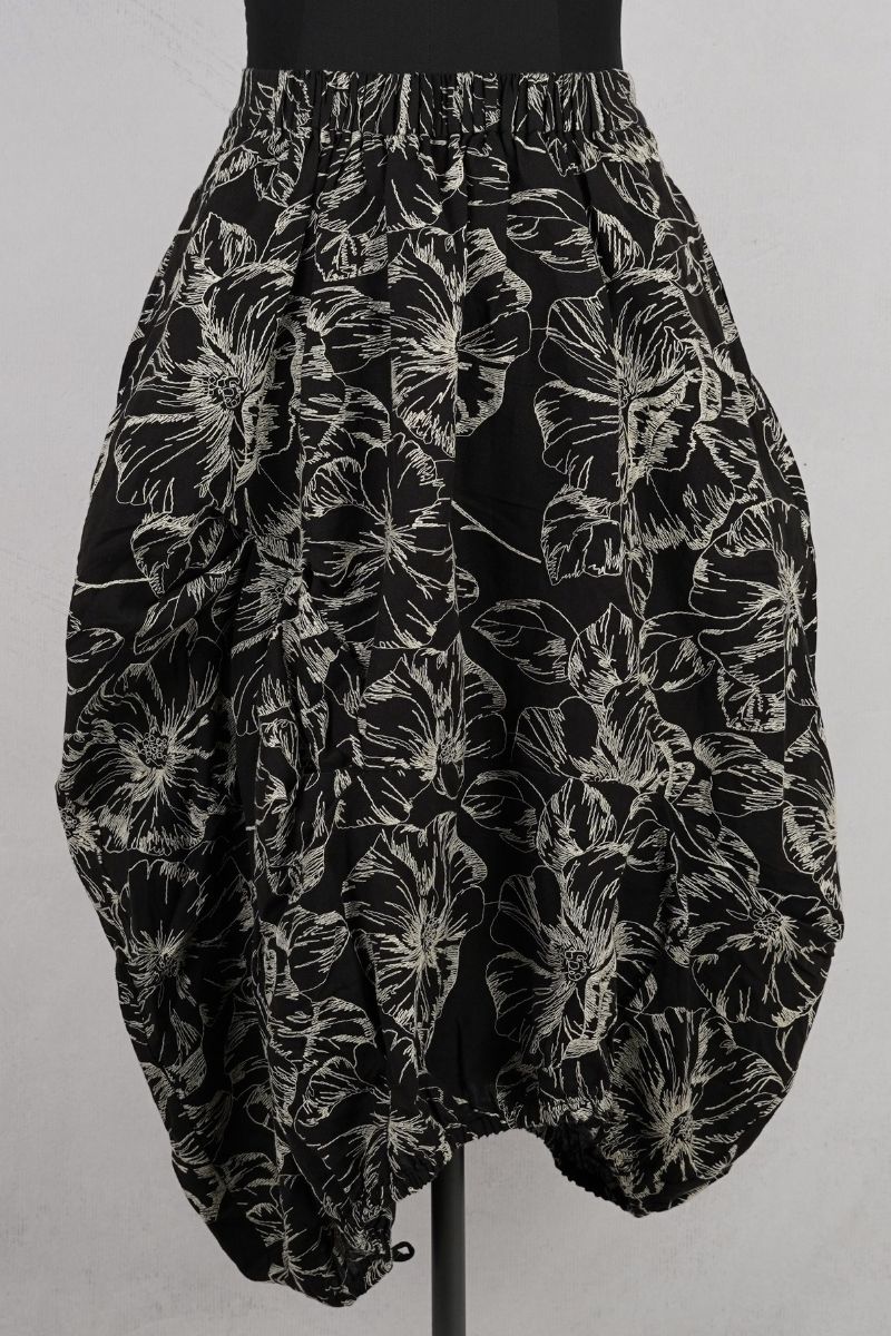 dogstar sazanka balloon skirt black abby maud face attache lien zoom