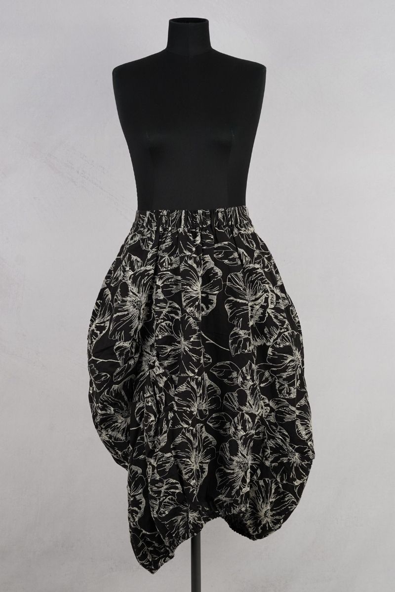 dogstar sazanka balloon skirt black abby maud face